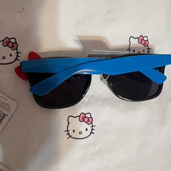 🎀 hello kitty sunglasses - Picture 3 of 4